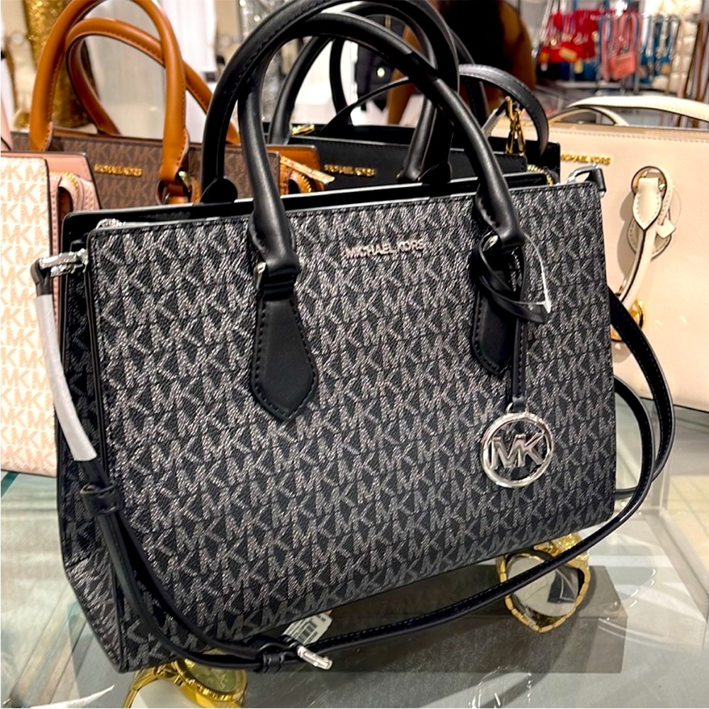 Michael Kors Sheila Medium Center Zip Satchel Bag
Color: Black / Silver
NWT